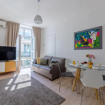 On Dante Street Next To The Sea Nizza