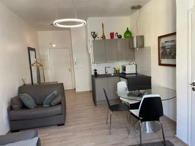 Apartament On Dante Street Next To The Sea *
